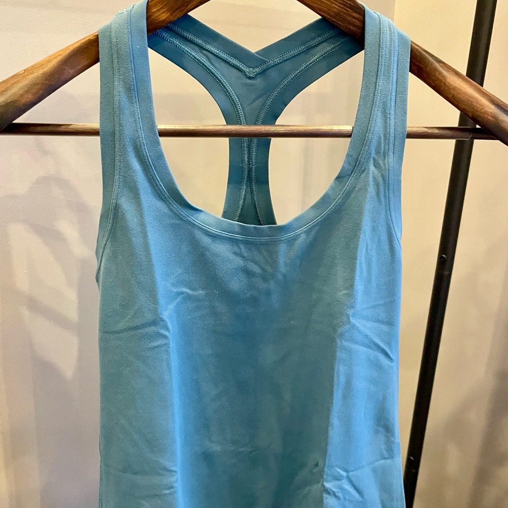 Cool racerback tanktop *cropped* *nulu*